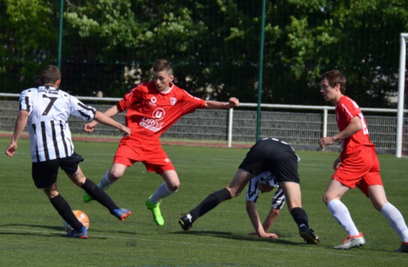 Jeunes à 11. Pas de défaite en U17 mais pas de victoire non plus Jeunes à 11. Pas de défaite en U17 mais pas de victoire non plus