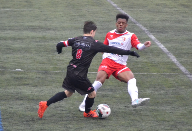 Jeunes à 11. Belle partie de nos U15B face au leader