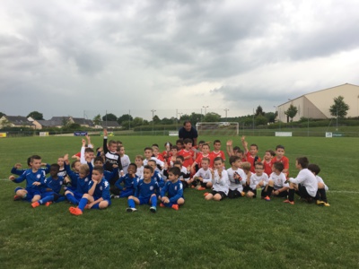 Merci à Stephane MOULIN, entraîneur du SCO d'Angers, pour ce moment partagé avec les enfants Merci à Stephane MOULIN, entraîneur du SCO d'Angers, pour ce moment partagé avec les enfants