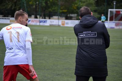 Coupe. BADA BOUM BOUM BOUM BOUM ! Feu d'artifice en plein jour à Aubineau Coupe. BADA BOUM BOUM BOUM BOUM ! Feu d'artifice en plein jour à Aubineau