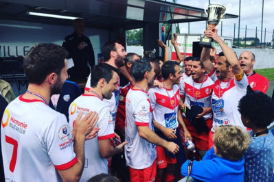 Coupe Amitié. Les vieux crampons s'offrent le doublé Coupe Amitié. Les vieux crampons s'offrent le doublé