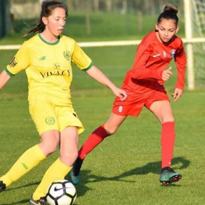 Anaïs (en rouge) sous le maillot de la sélection de la Ligue des Pays de la Loire