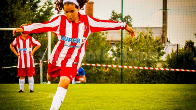 Féminine. Vous souhaitez rejoindre le football féminin, le Sporting recrute