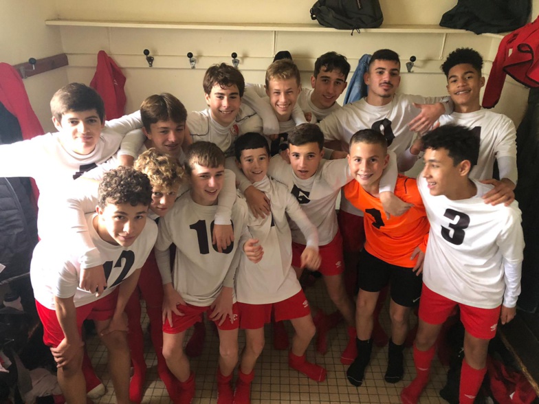 Les U15 R2 victorieux et heureux à Ernée.