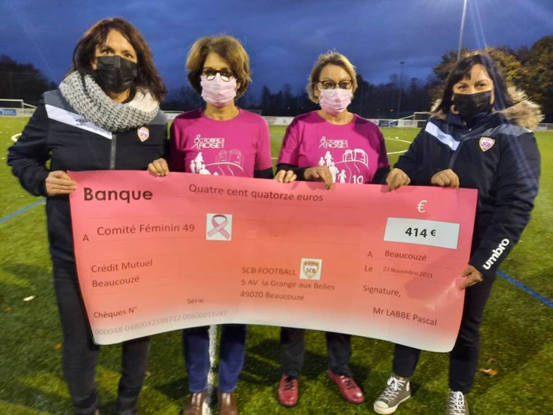 Le Sporting remet un chèque au Comité Féminin 49 pour Octobre Rose Le Sporting remet un chèque au Comité Féminin 49 pour Octobre Rose