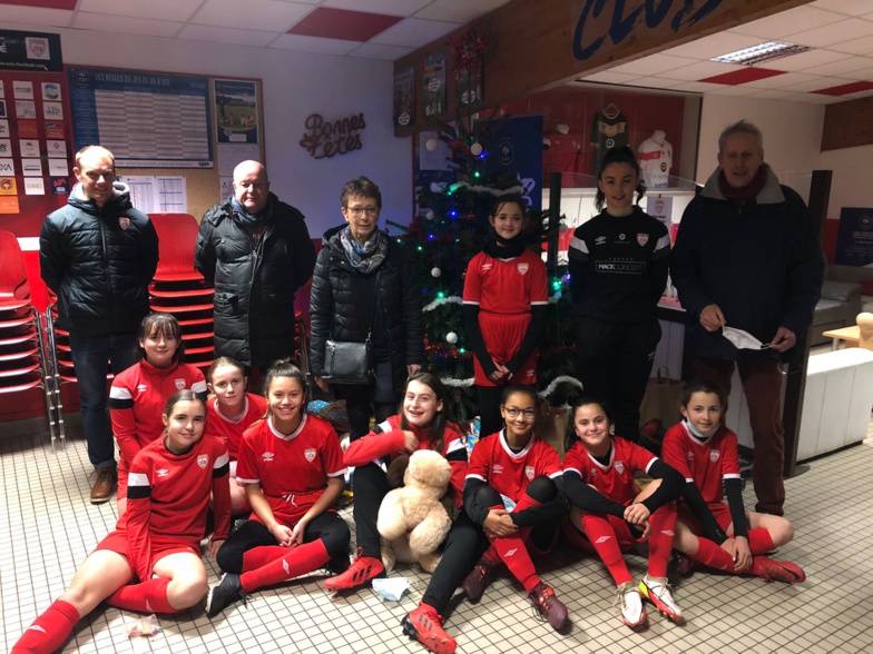 Action du Père Noël Vert pour le Secours Populaire ! Action du Père Noël Vert pour le Secours Populaire !