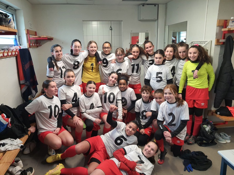 Séniors : 2 victoires et 1 défaite, les féminines l'emportent, qualifications pour les U18 F et U19 ! Séniors : 2 victoires et 1 défaite, les féminines l'emportent, qualifications pour les U18 F et U19 !