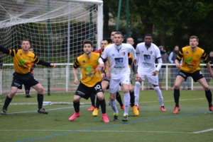 Jérémy Hénin et ses partenaires obtiennent un bon point. Jérémy Hénin et ses partenaires obtiennent un bon point.