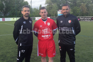 François et Lionel entourent Steven Simon. François et Lionel entourent Steven Simon.