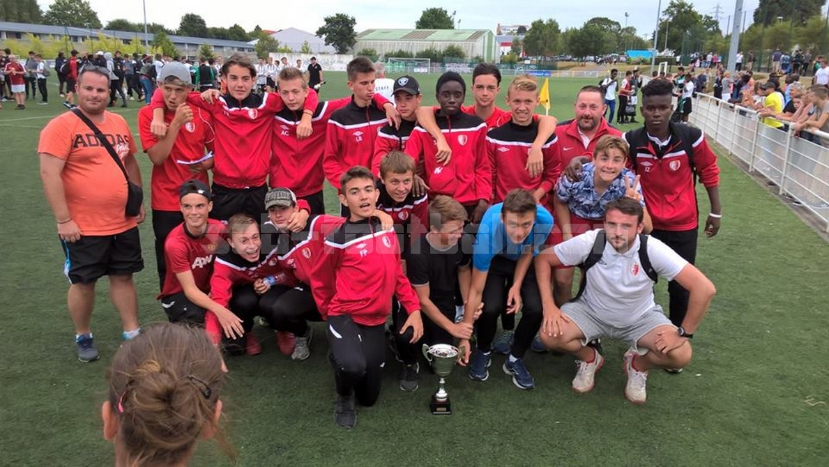 La pose de fin de tournoi et sans fatigue sous les yeux !