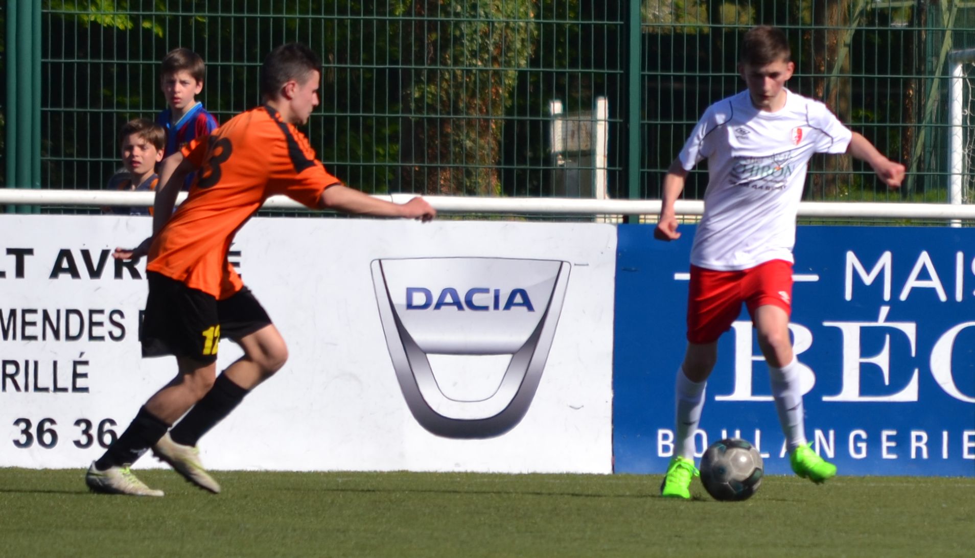 Jeunes à 11. Seuls les U17B ont joué