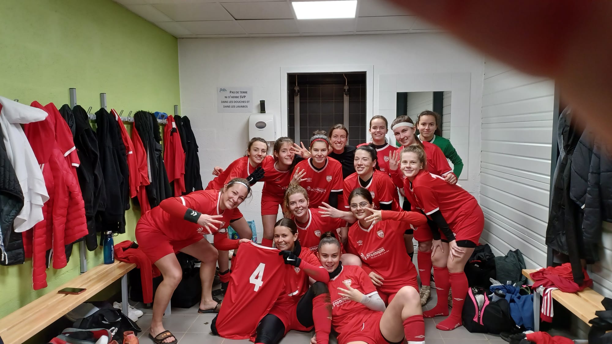 Séniors : 2 victoires et 1 défaite, les féminines l'emportent, qualifications pour les U18 F et U19 !