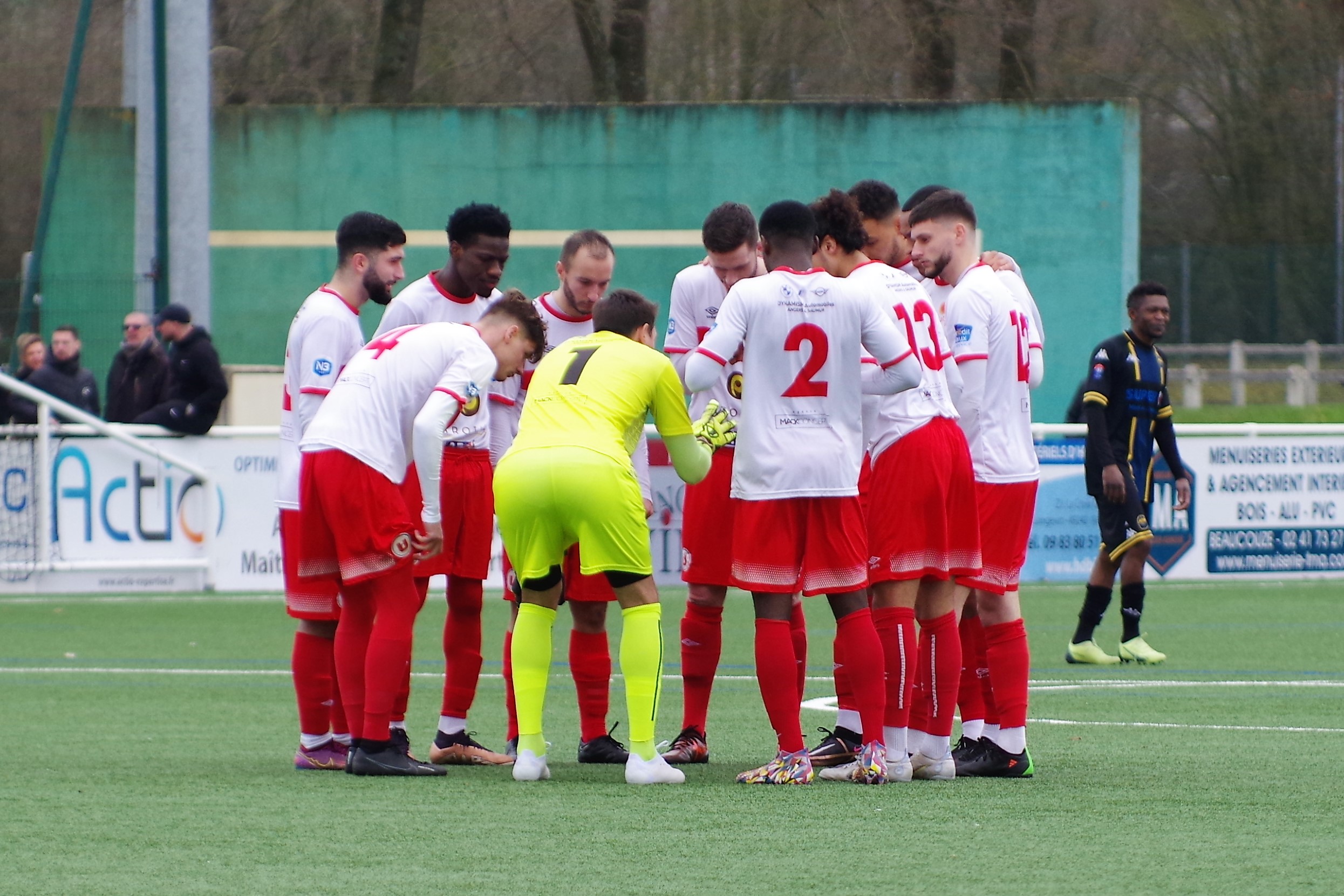 Un bon point pour la N3, les féminines s'imposent en challenge, résultats mitigés pour le football à 11 jeunes ! Un bon point pour la N3, les féminines s'imposent en challenge, résultats mitigés pour le football à 11 jeunes !