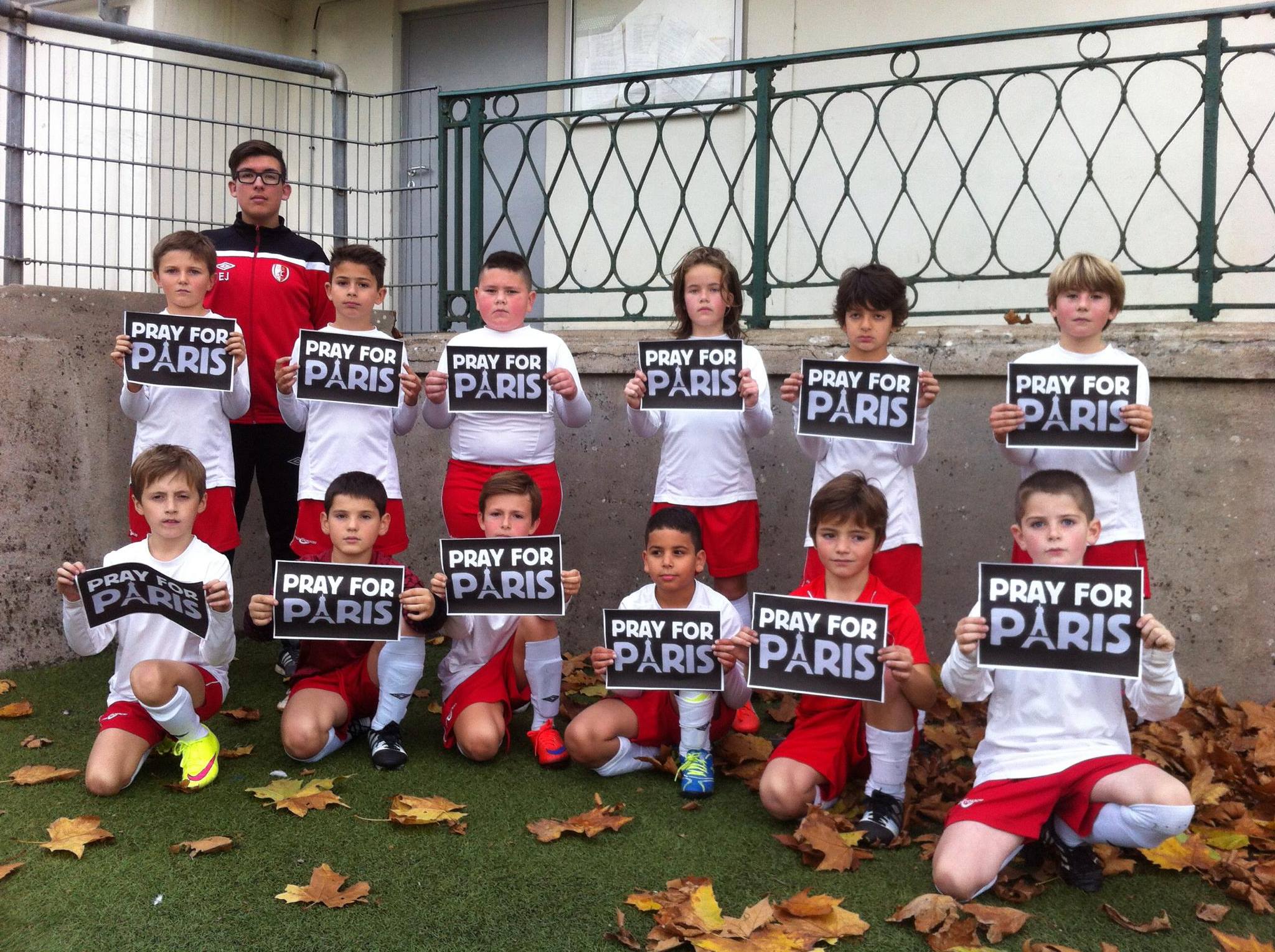 Jeunes. #PrayForParis